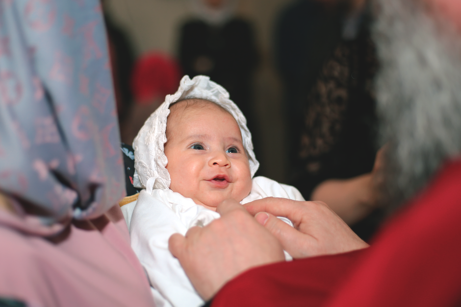 Bébé lors de son baptême - medaille bapteme moderne | Petit Murmure