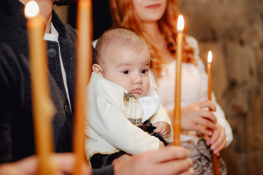 Bébé lors de son baptême - dragees bapteme | Petit Murmure