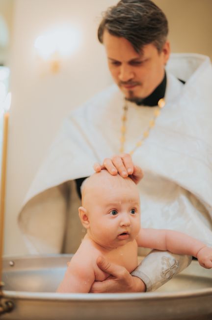 Bébé lors de son baptême - gourmette bebe or 18 carats | Petit Murmure