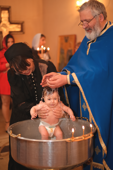 Bébé lors de son baptême - medaille bapteme nacre | Petit Murmure