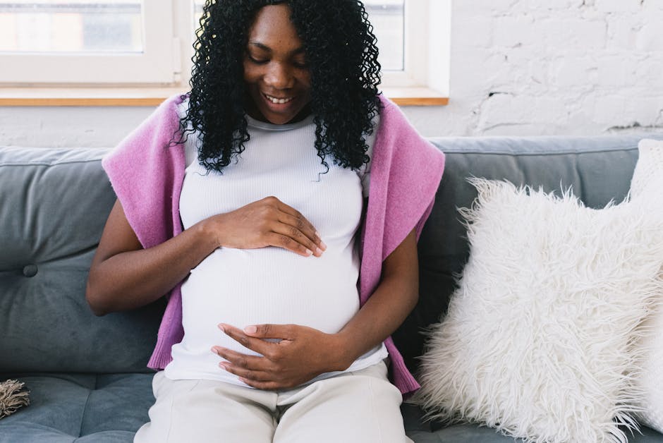 Femme enceinte portant un bola de grossesse - bola de grossesse pas cher | Petit Murmure