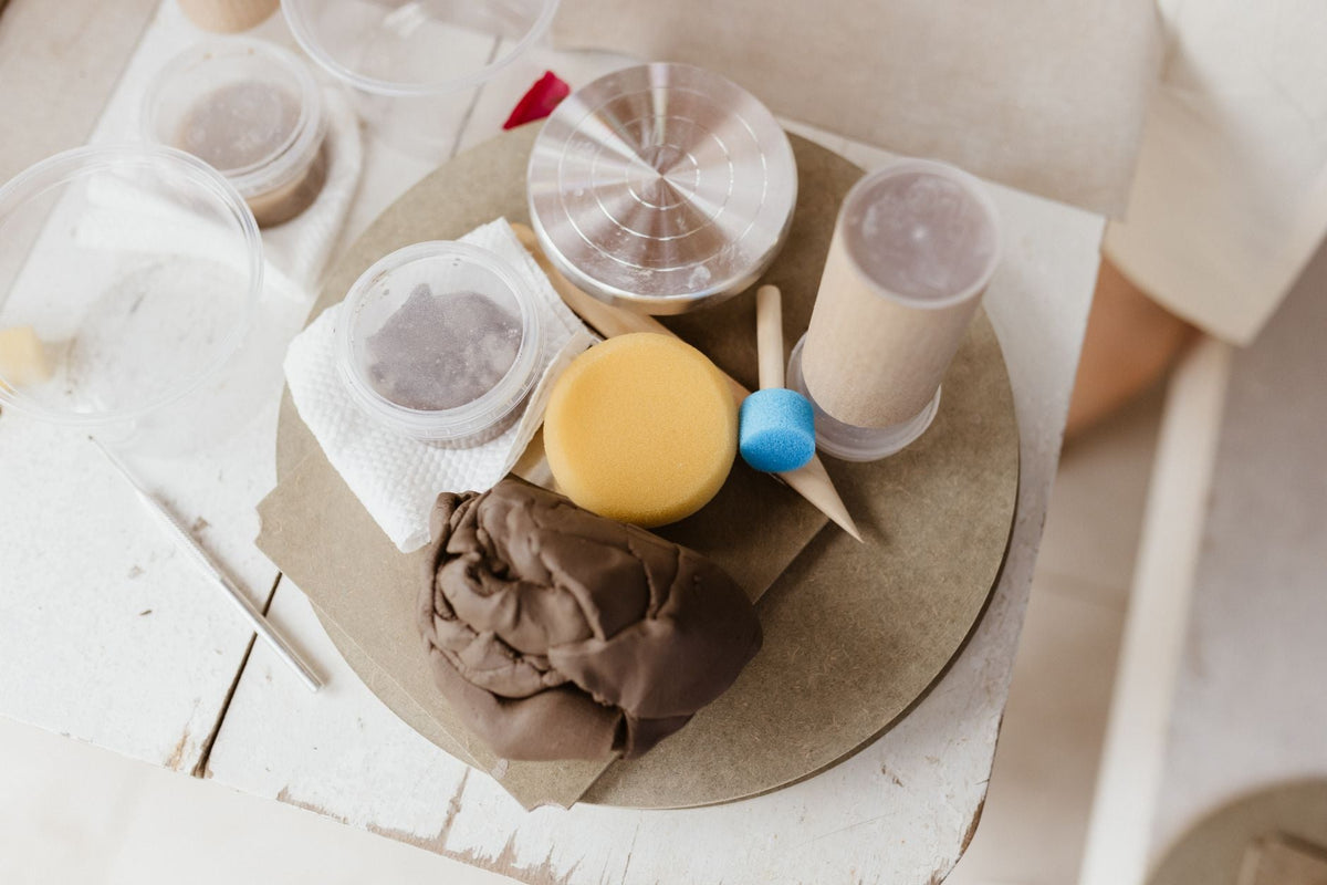 Plusieurs kits empreinte bébé posés côte à côte - comparatif des modèles | Petit Murmure