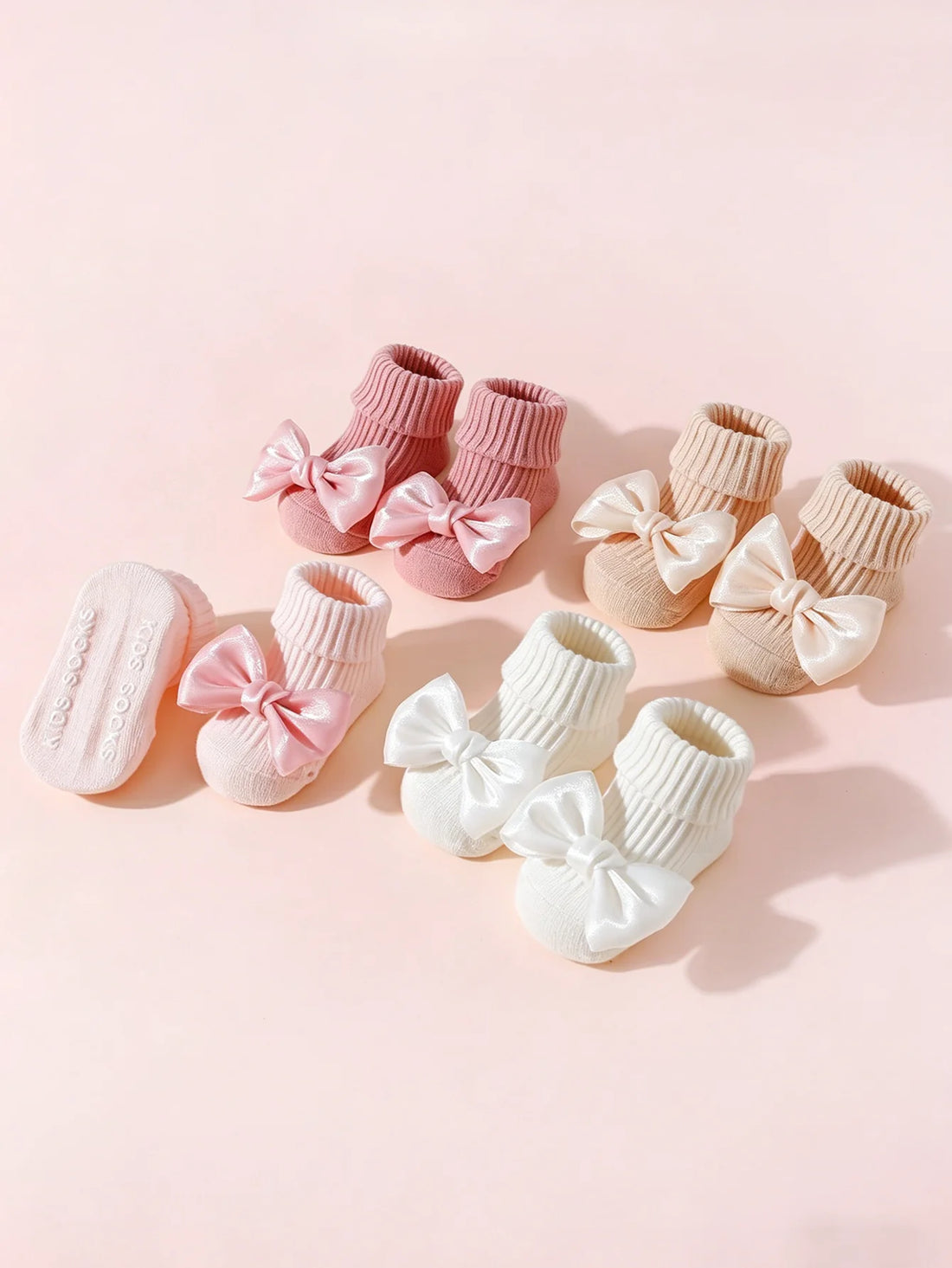 Chaussettes bébé à picots antidérapants, gros plan sur le bord souple | Petit Murmure