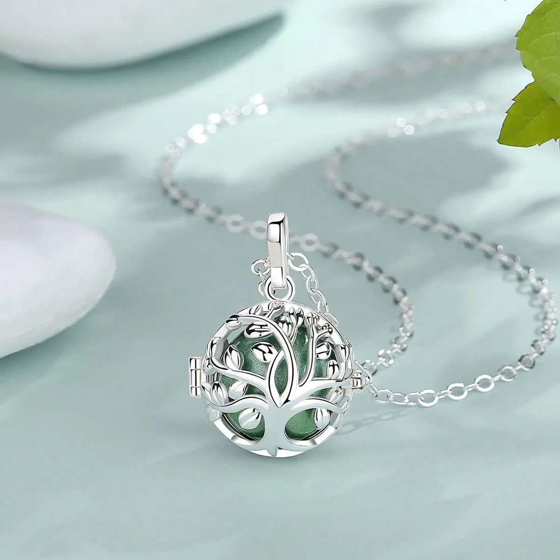 Cage de bola de grossesse motif arbre de vie, vue d'ensemble du collier | Petit Murmure