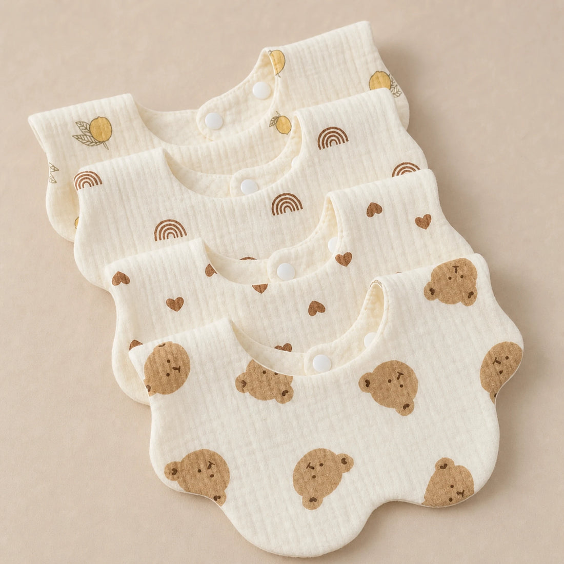 Bavoirs bébé en coton – motifs tout-petits (lot de 4) – détail des matières et des finitions