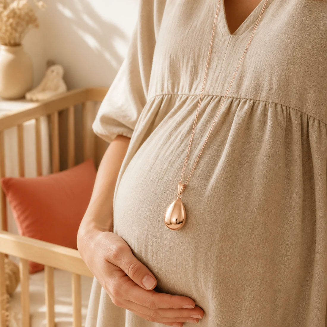 Bola de grossesse Ange Gardien – mise en scène dans un univers bébé doux et lumineux