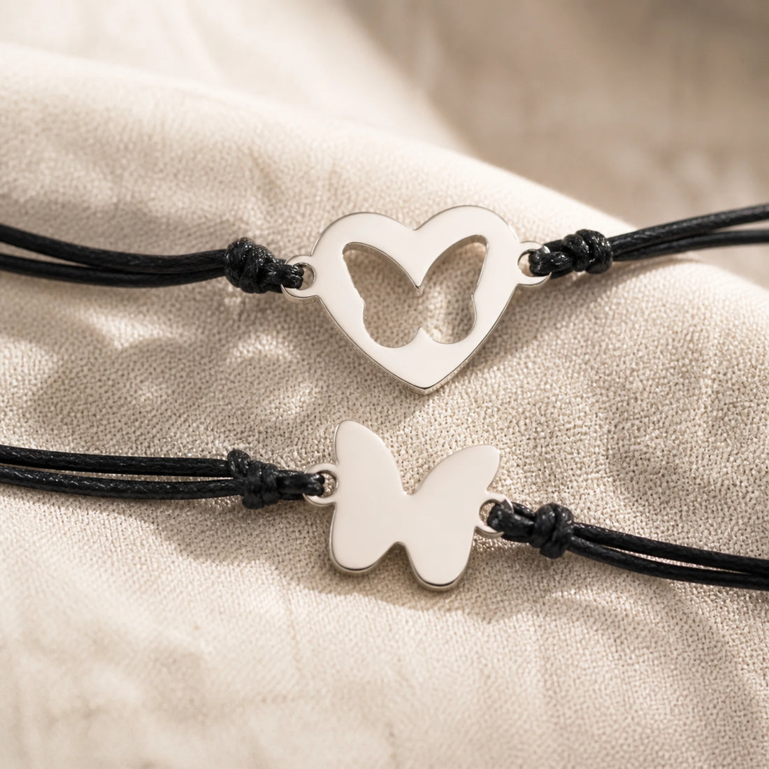 Bracelet maman-bébé cœur assorti (duo) – détail des matières et des finitions