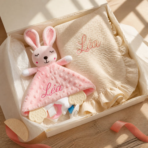 Coffret naissance Tendresse – doudou lapin et couverture personnalisée