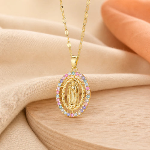 Collier médaille Vierge Marie dorée, zircons colorés – présentation du produit