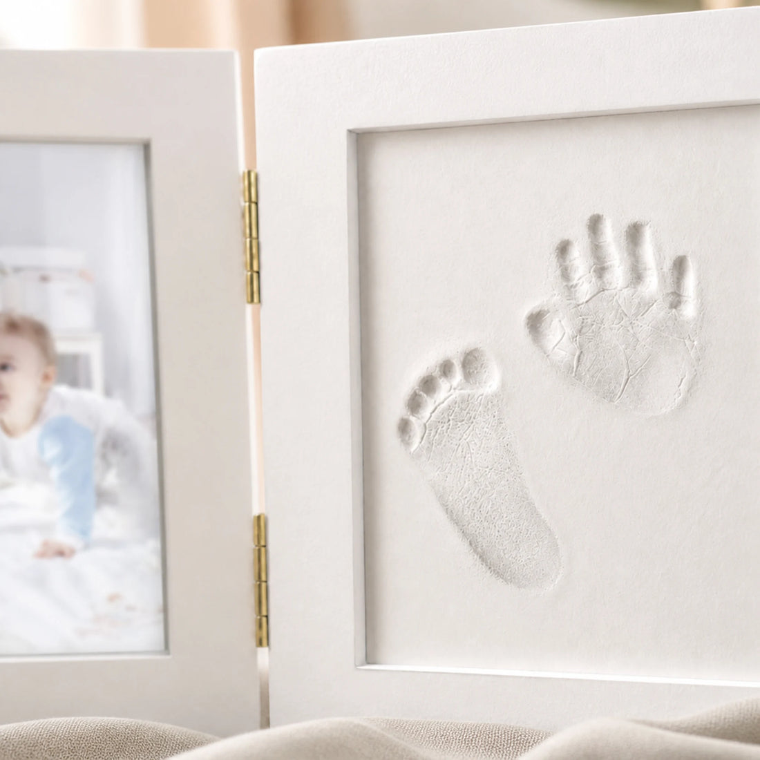 Détails en relief du kit empreinte bébé avec cadre photo