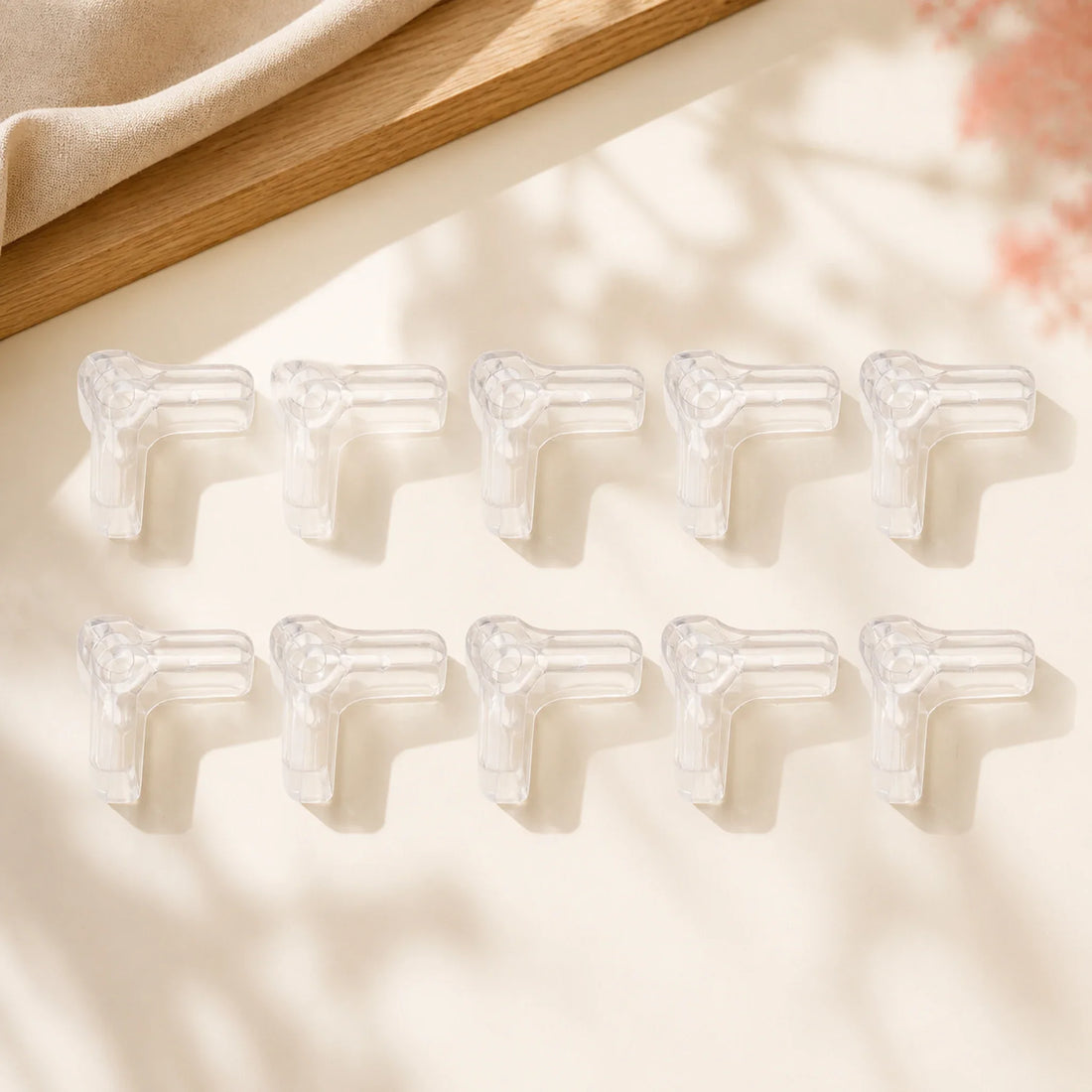 Contenu du lot de protections d'angle pour sécuriser un meuble | Petit Murmure